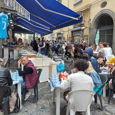 Mini Appartamento Al Chiostro Naples Luaran gambar