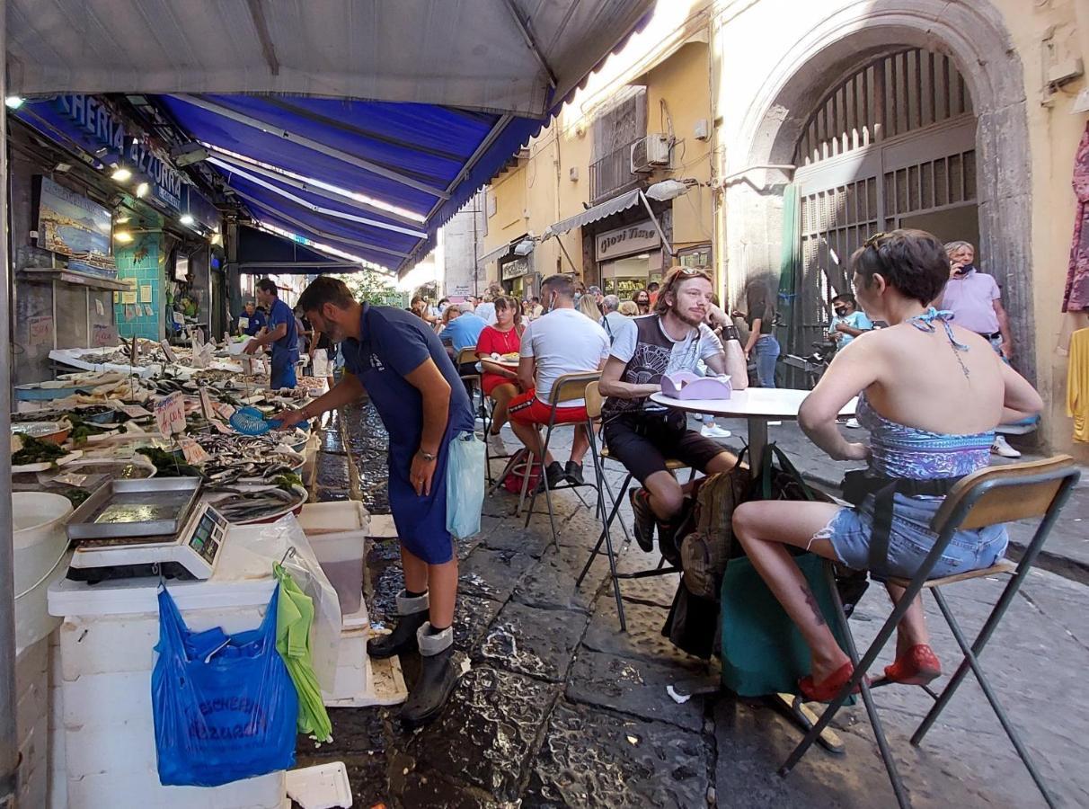 Mini Appartamento Al Chiostro Naples Luaran gambar