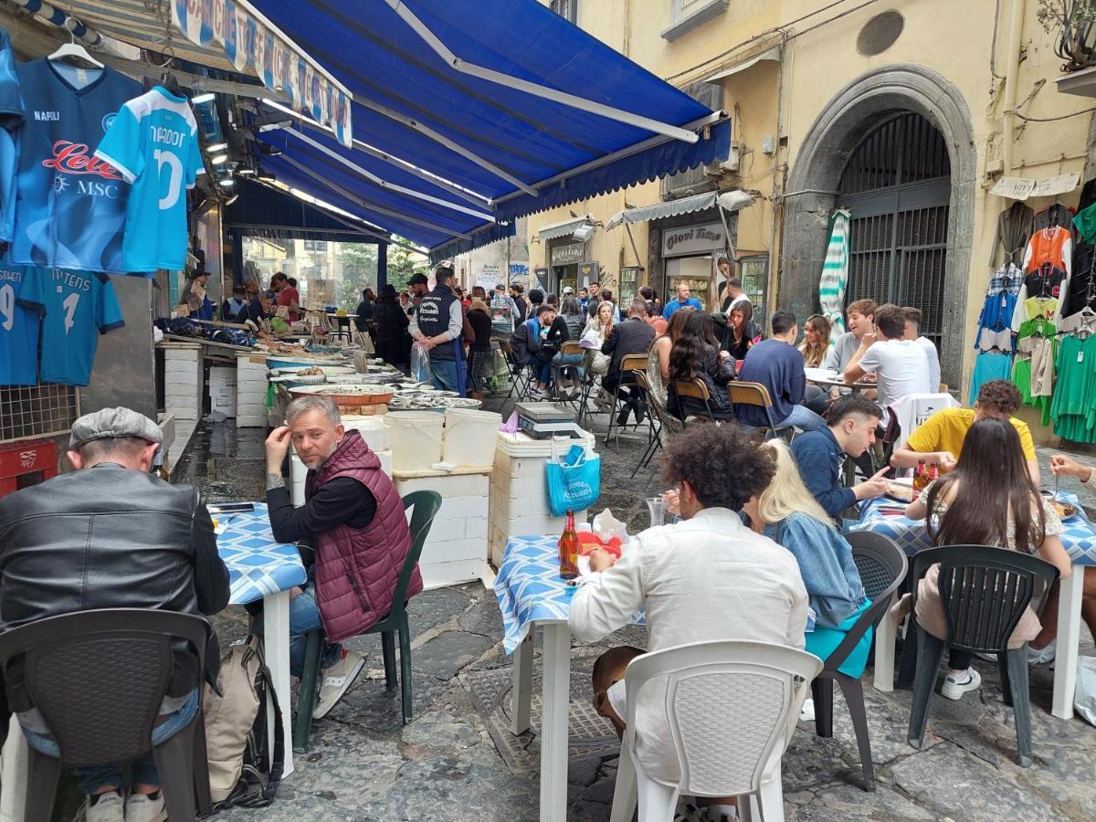 Mini Appartamento Al Chiostro Naples Luaran gambar