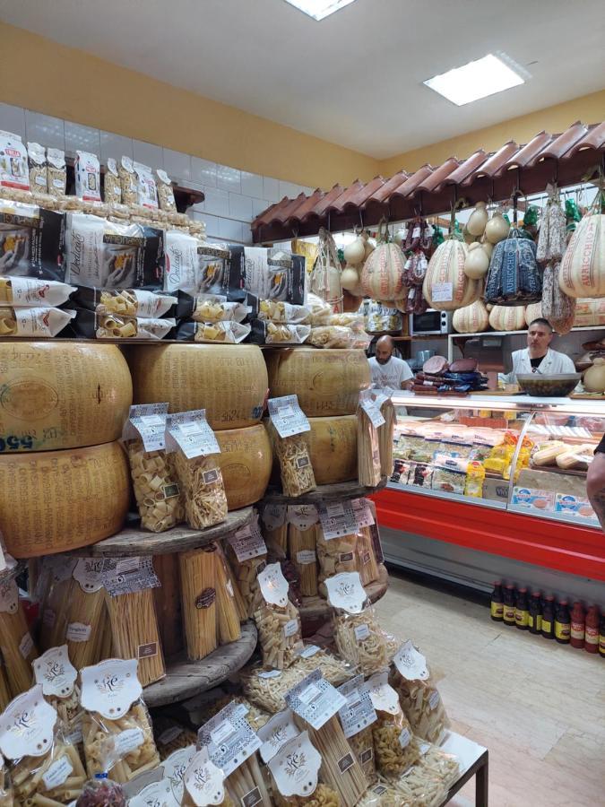 Mini Appartamento Al Chiostro Naples Luaran gambar