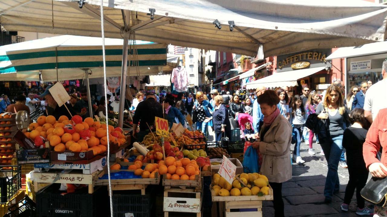 Mini Appartamento Al Chiostro Naples Luaran gambar