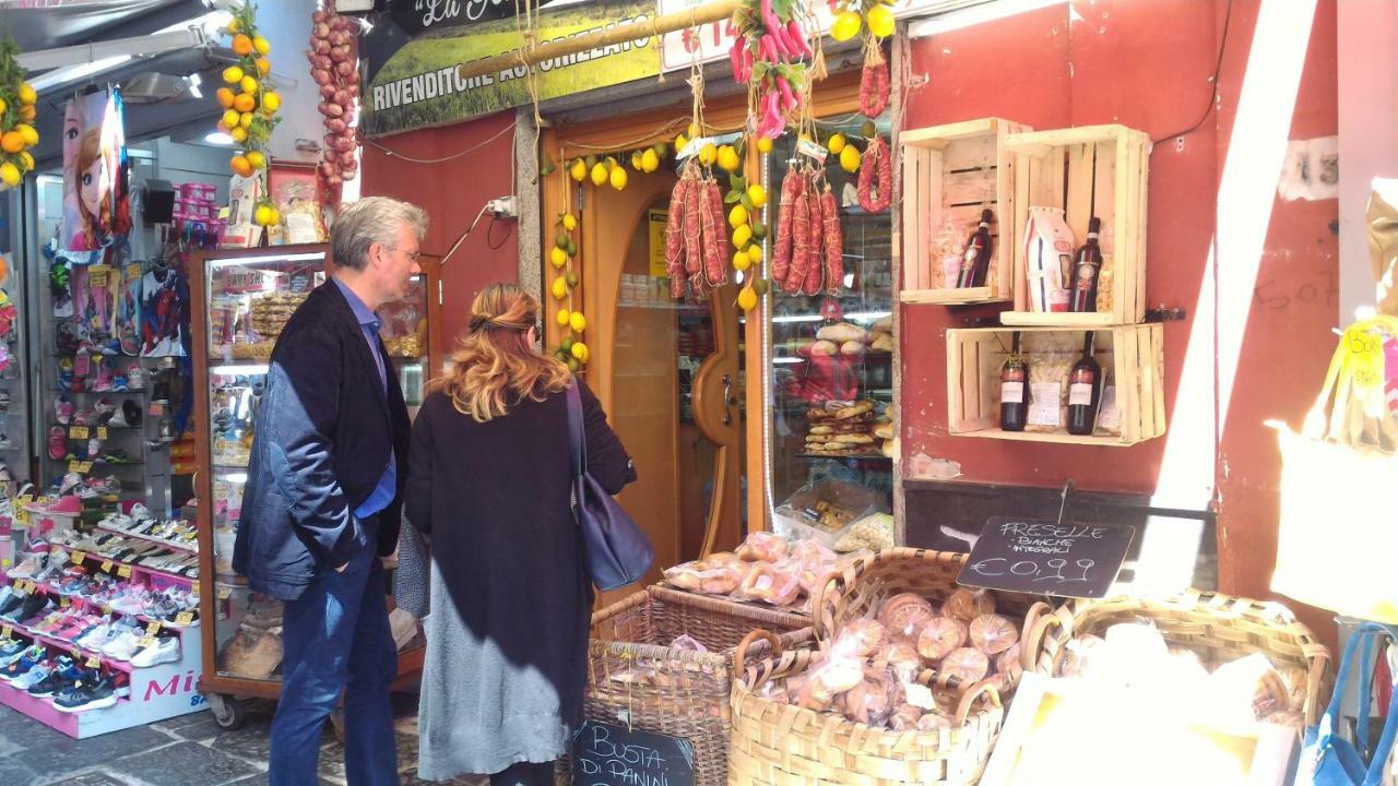 Mini Appartamento Al Chiostro Naples Luaran gambar