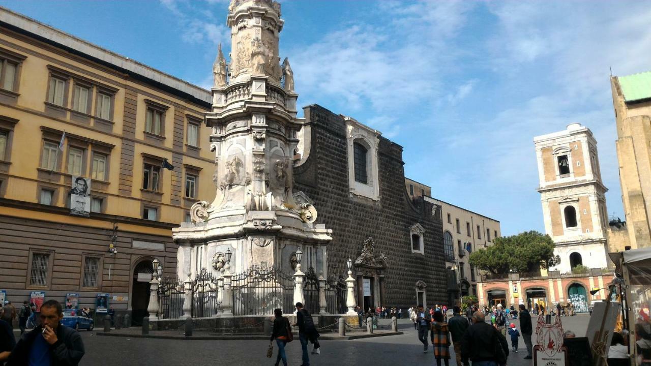 Mini Appartamento Al Chiostro Naples Luaran gambar