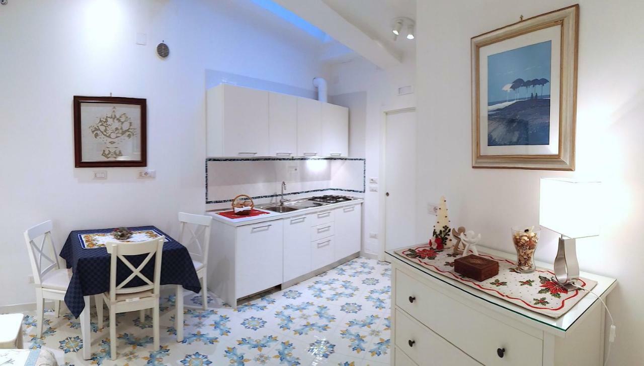 Mini Appartamento Al Chiostro Naples Luaran gambar