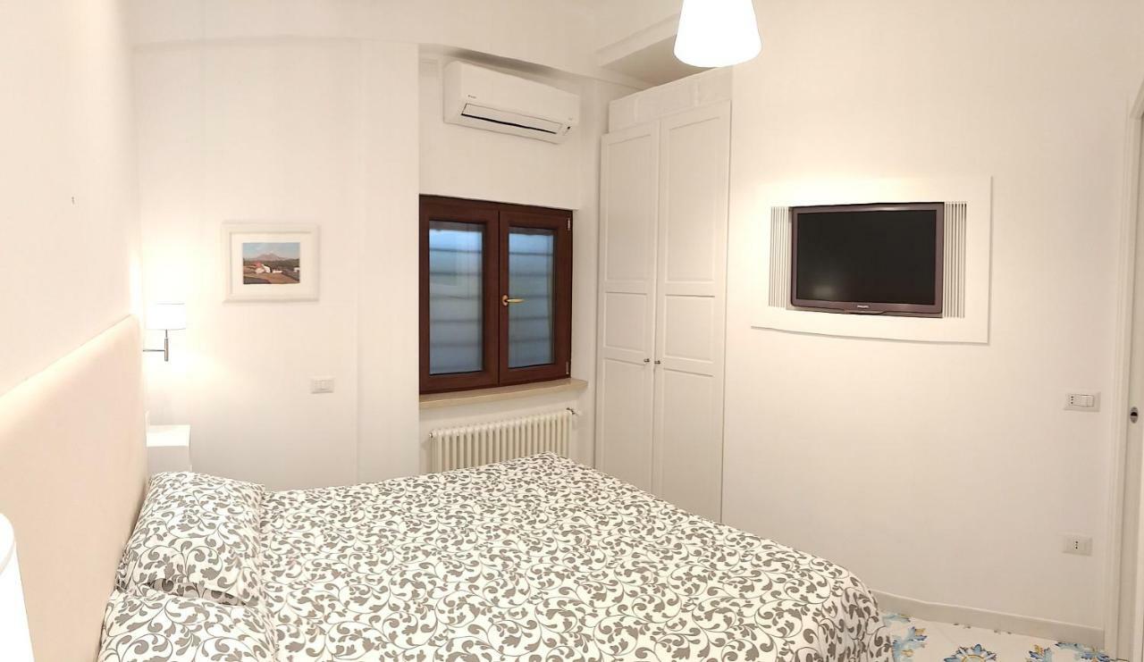 Mini Appartamento Al Chiostro Naples Luaran gambar