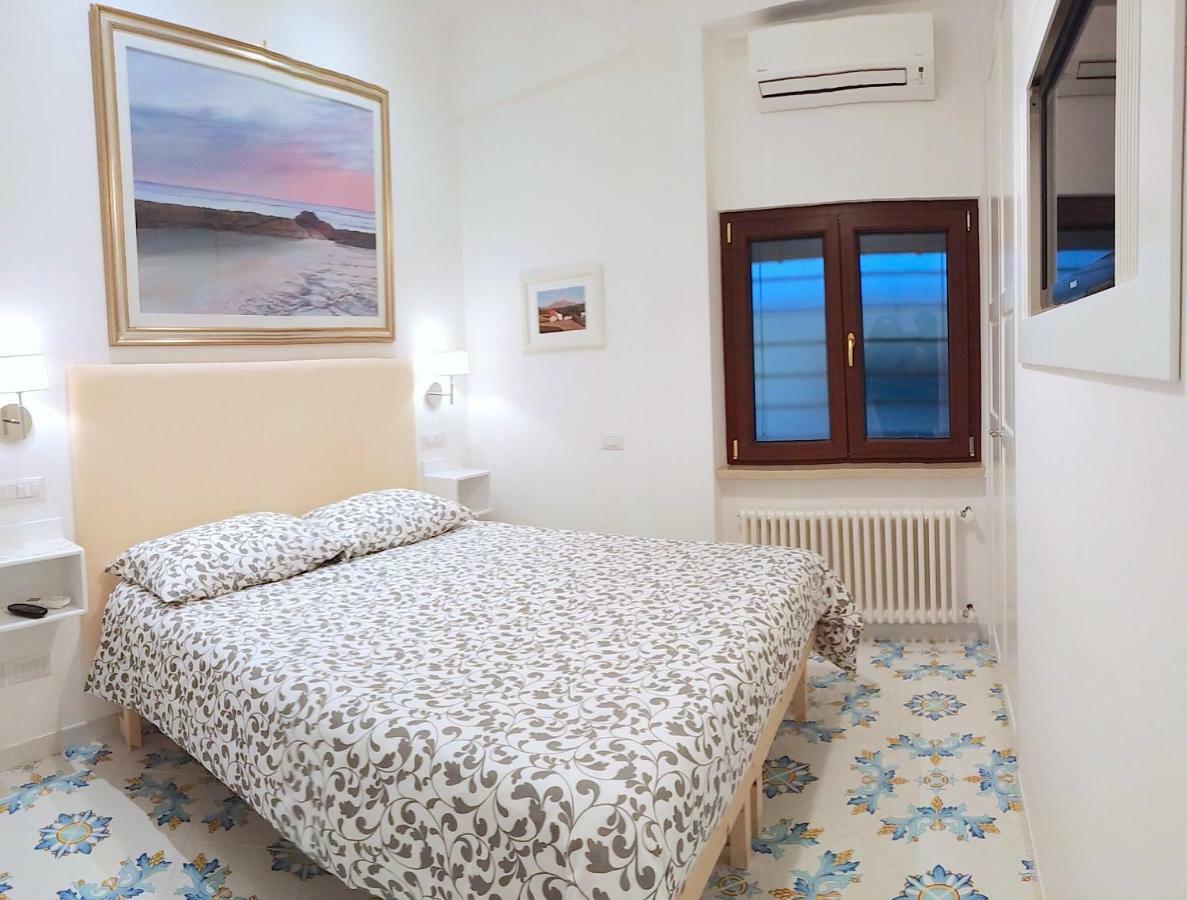 Mini Appartamento Al Chiostro Naples Luaran gambar